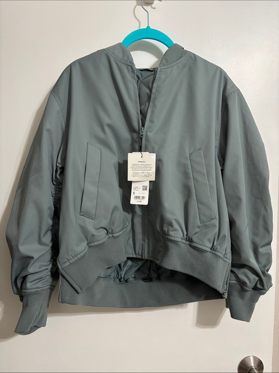 Uniqlo Jackets & Blazers - NWT Uniqlo Bomber Jacket in Green